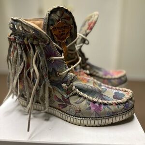 El Vaquero Roseland Moccasin, hard to get this color/style!!!!